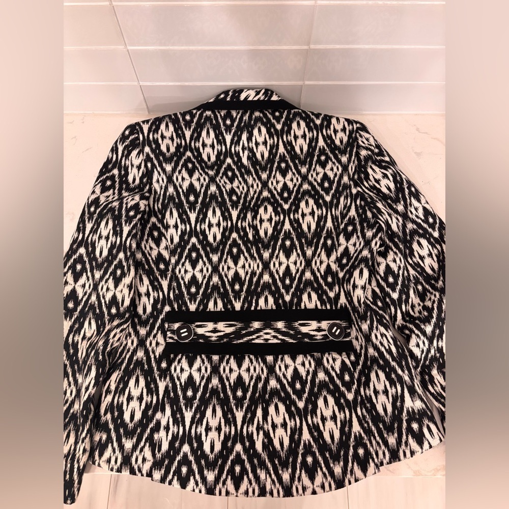 Ross Mayer Black and Creme Patterned Blazer with Yellow Lining - Picture 7 of 12